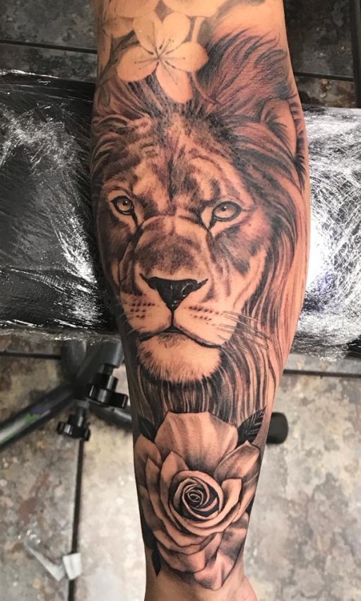 Lion tattoo by Adrian Lindell  Photo 29536